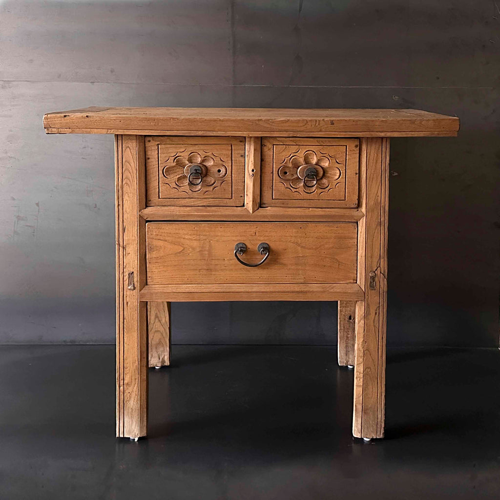 MESA DE ORACION CON CAJONES.   BOJUY107