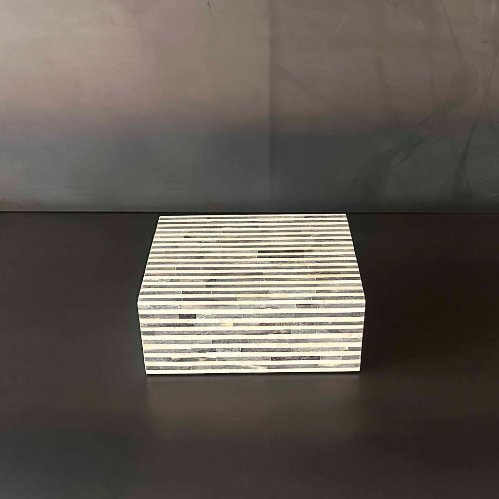 CAJA HUESO BLANCO Y NEGRO.  EUSAN015