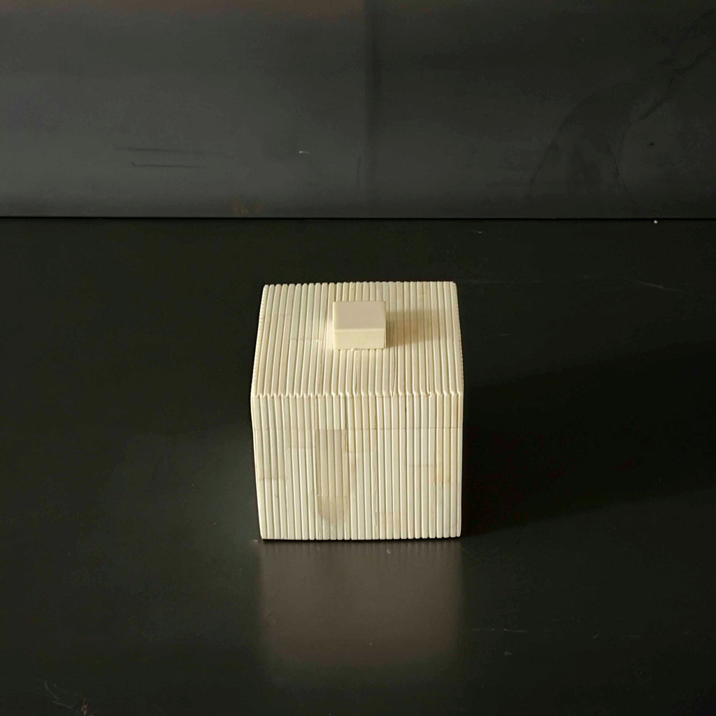 CAJA CUADRADA HUESO ALTA CHICA.  EUSAN022B