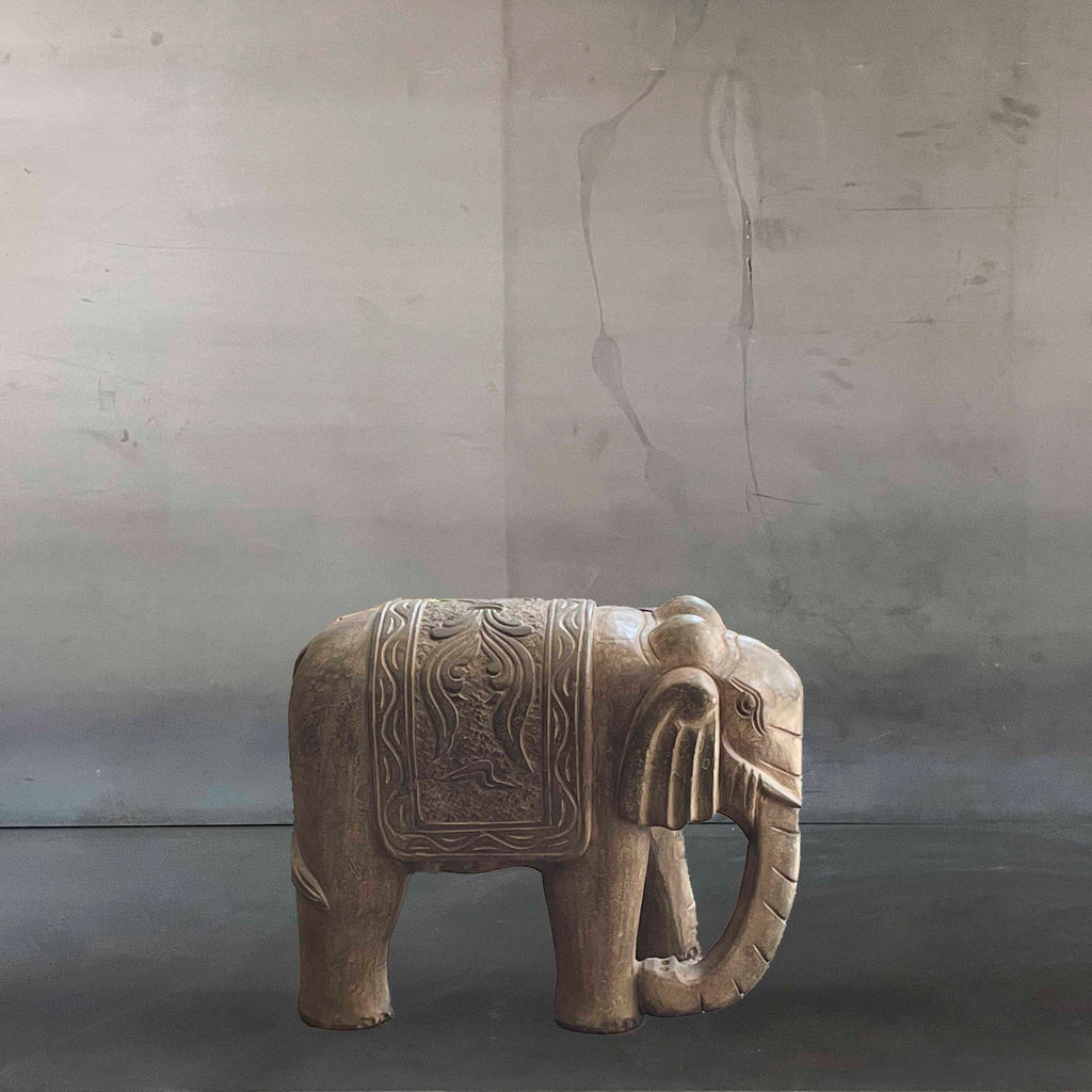 ELEFANTE PIEDRA.    BOMER009