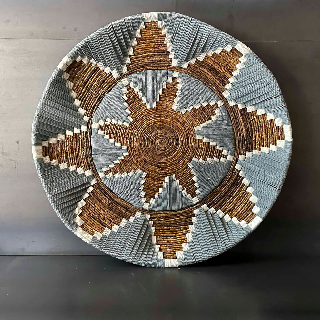 PLATO FLOR AZUL Y BCA GDE.  INATA008A