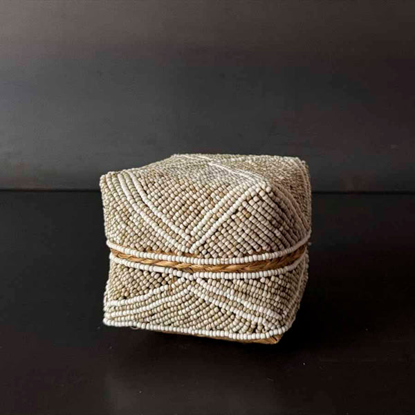 CANASTO BEIGE CUENTAS BLANCAS CH.  INJAY009C