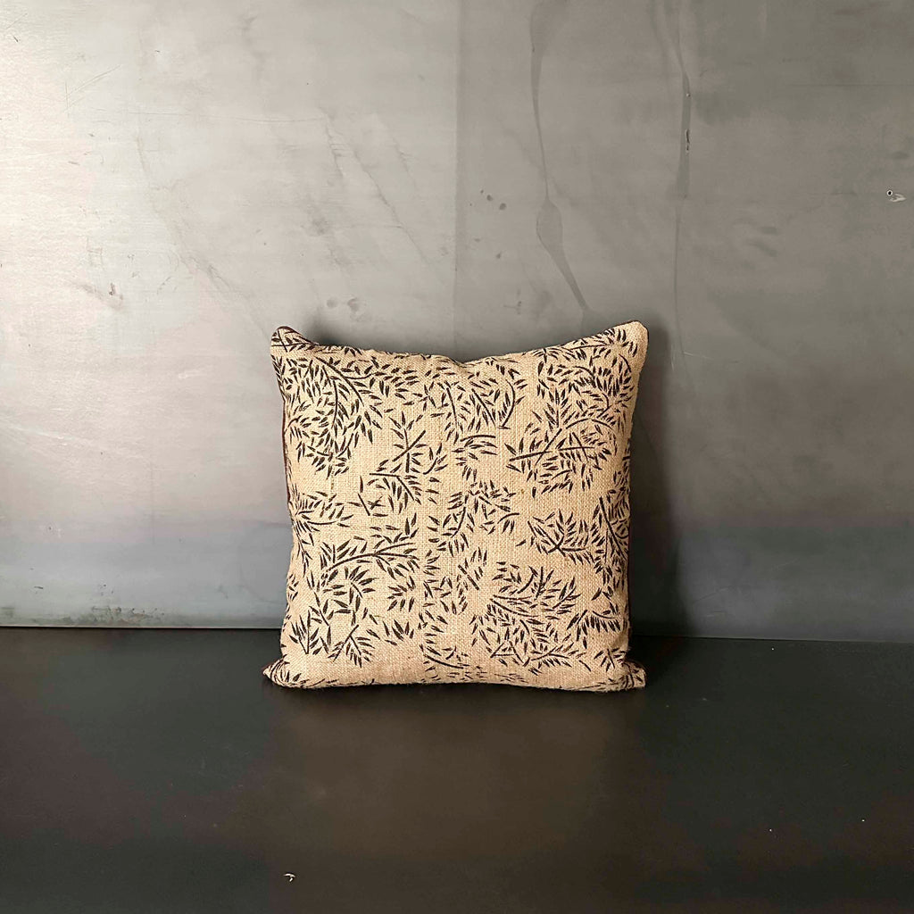 FUNDA COJIN HOJAS.  INKAY004A
