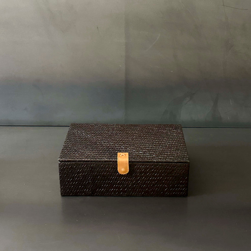 CAJA NEGRA DE PIEL CON ASAS CH.  INPAN002C