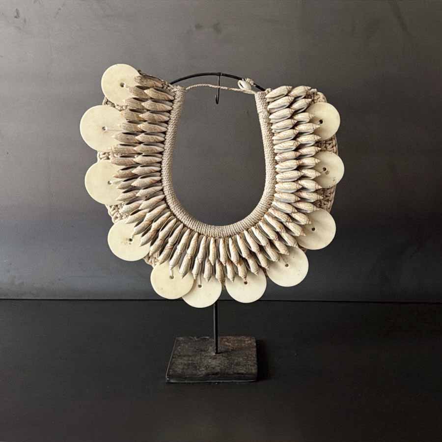 COLLAR CARACOLES NAUTILUS CON BASE.   INPAP081