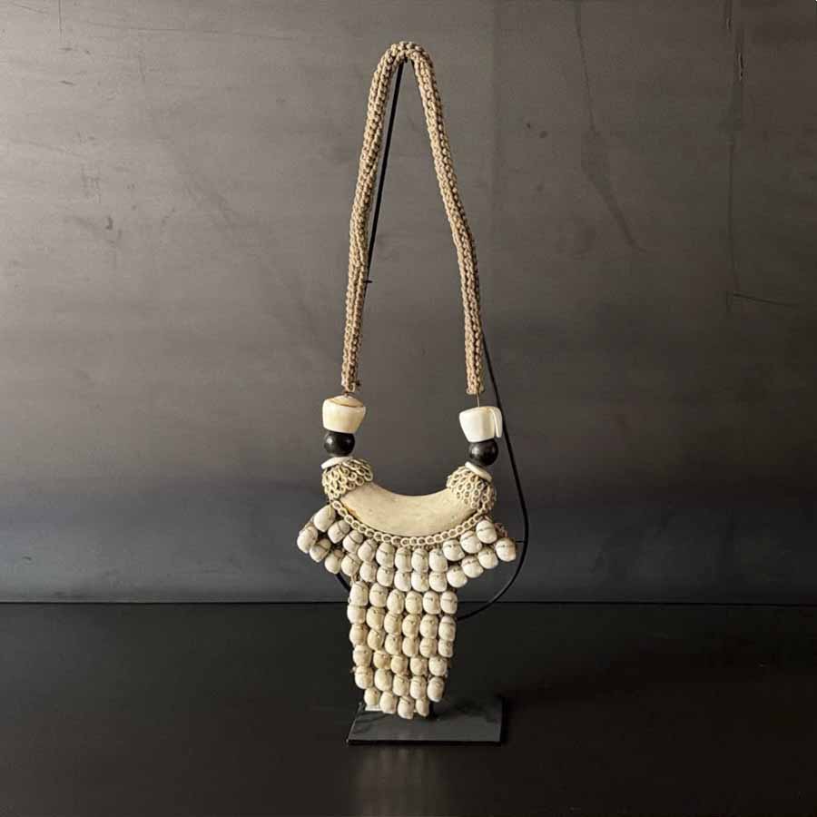COLLAR YUA CONCHA Y CARACOL CON BASE.   INPAP084