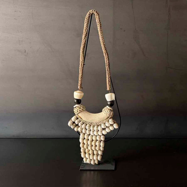 COLLAR YUA CONCHA Y CARACOL CON BASE.   INPAP084