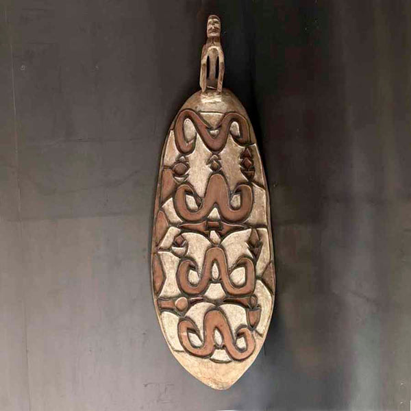 ESCUDO CEREMONIAL MADERA.  INPAP090