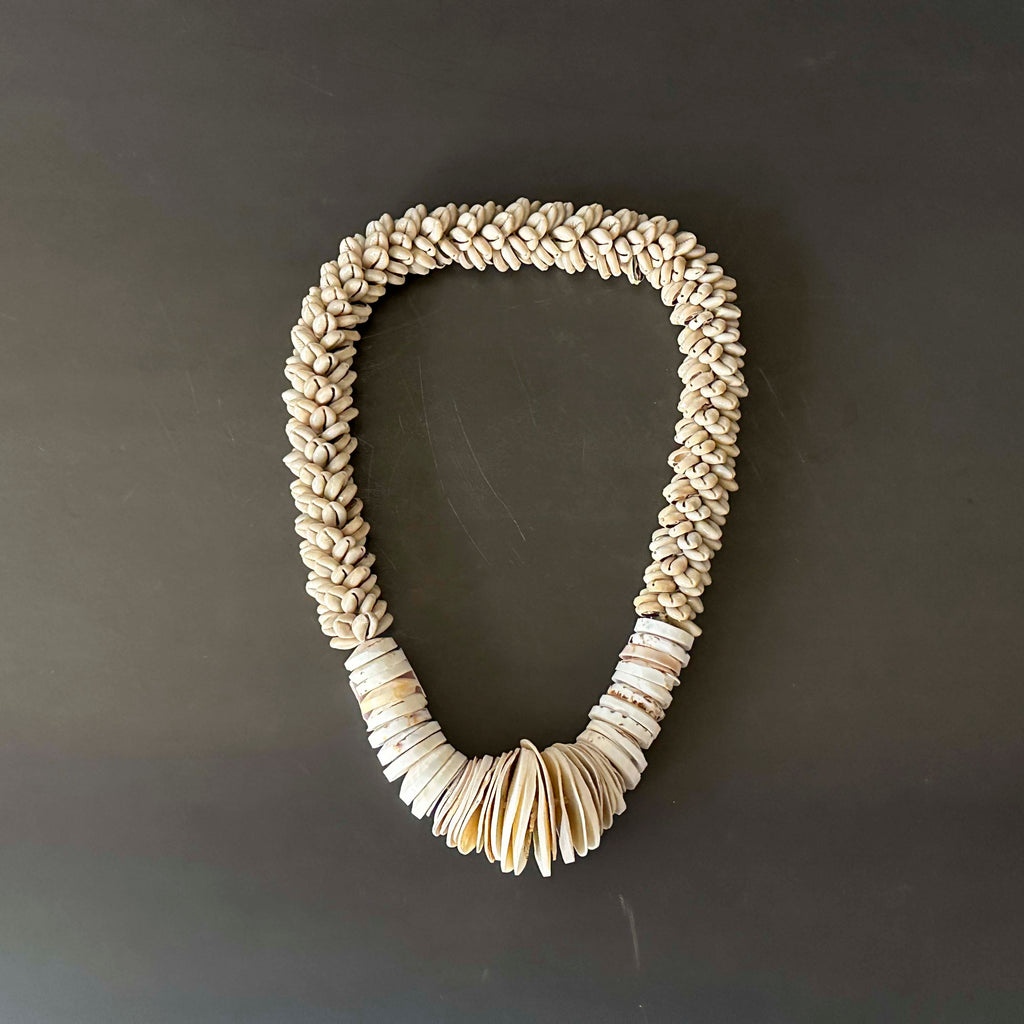 COLLAR BEIGE  CARACOLES.    INSAG053