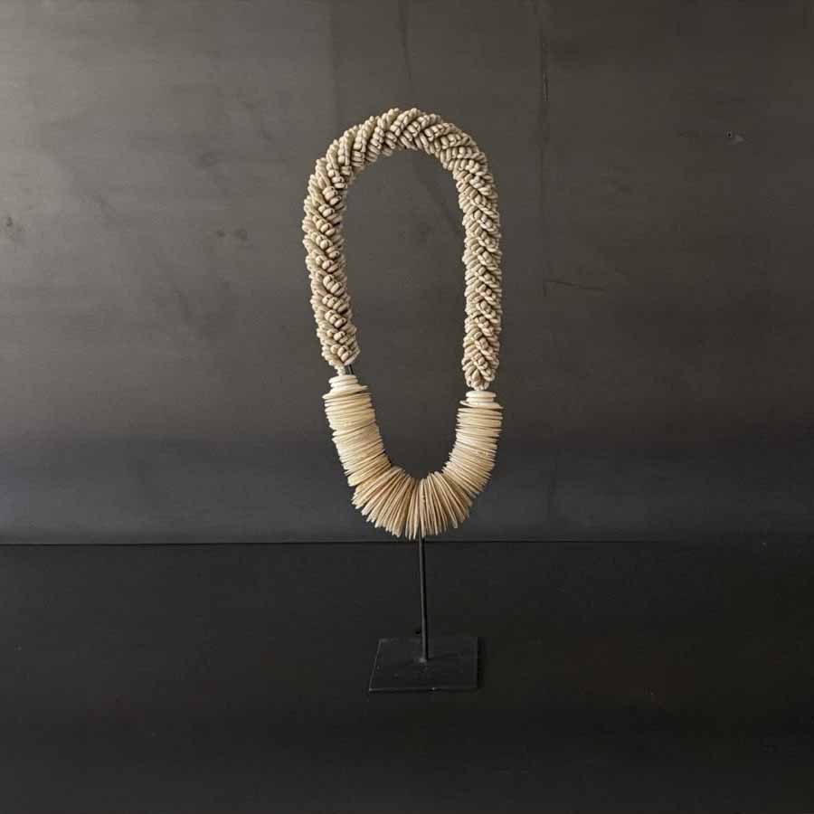 COLLAR BEIGE  CARACOLES.    INSAG053