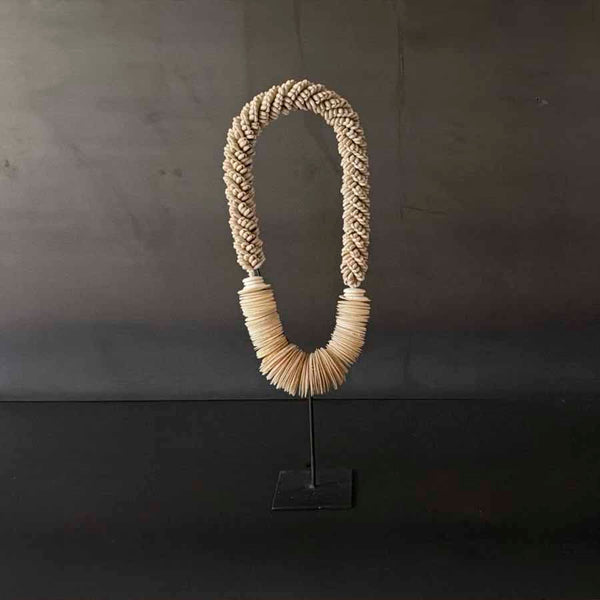 COLLAR BEIGE  CARACOLES.    INSAG053