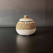 BOWL CON TAPA CUENTAS BLANCO Y BEIGE MED.    INSAG069B