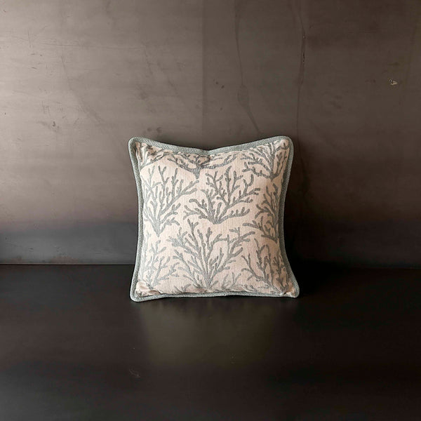COJIN CORAL AQUA CUADRADO.  MEDAN008A