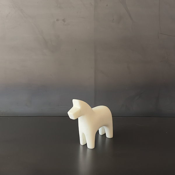 CABALLO BLANCO MARMOL.  BOMER093
