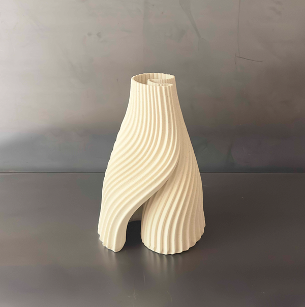 FLORERO PIRAMIDE GRANDE.   BOROY005A