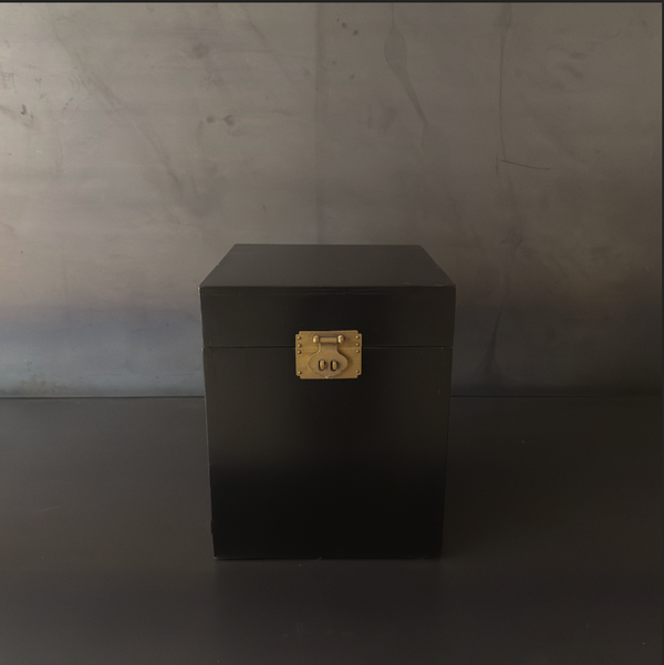 CAJA NEGRA ALTA.  BOJUY102